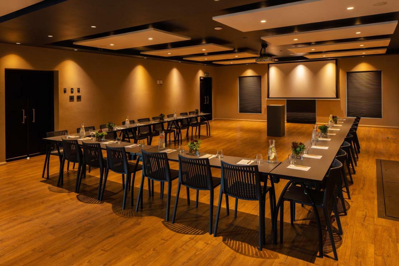 Sky Villa Boutique Hotel By Raw Africa Collection Plettenbergbaai Buitenkant foto Meeting room
