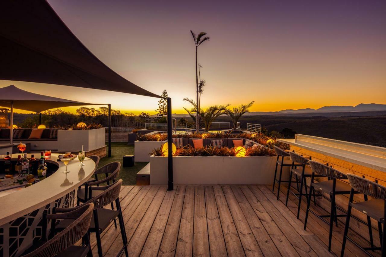 Sky Villa Boutique Hotel By Raw Africa Collection Plettenbergbaai Buitenkant foto The rooftop bar at the Hotel