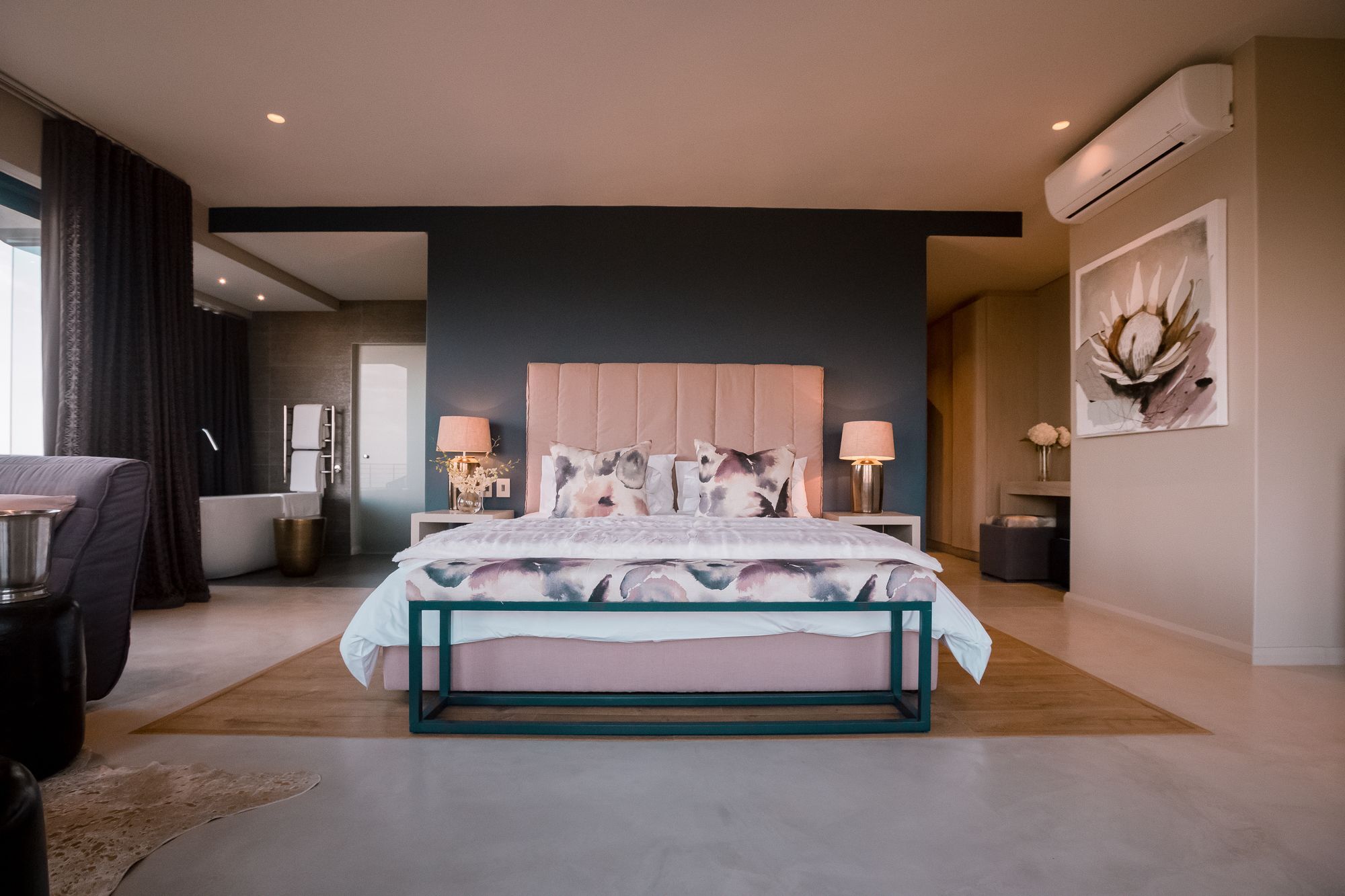 Sky Villa Boutique Hotel By Raw Africa Collection Plettenbergbaai Buitenkant foto A bedroom at the Cape Town edition