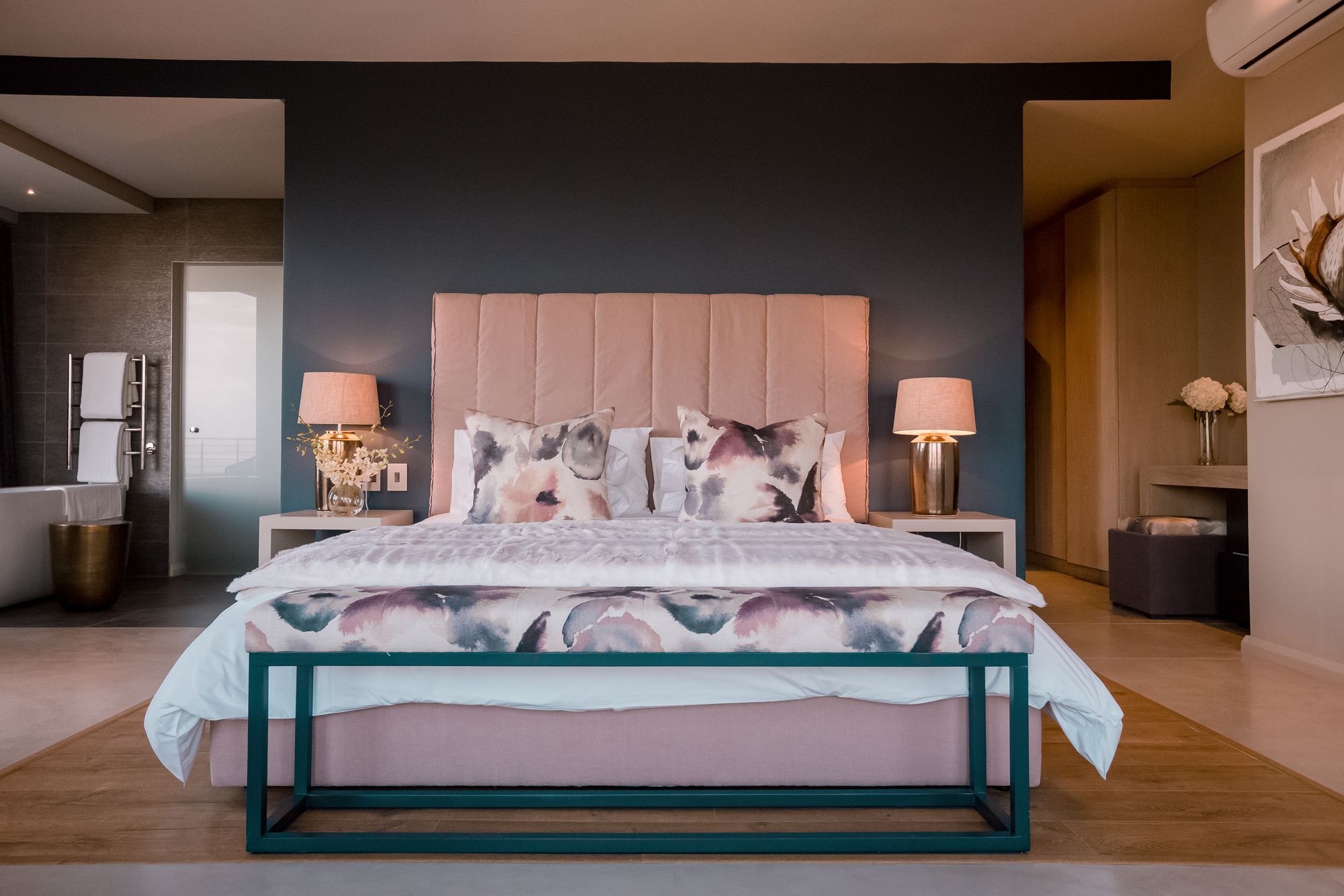 Sky Villa Boutique Hotel By Raw Africa Collection Plettenbergbaai Buitenkant foto A bedroom at the Cape Town edition